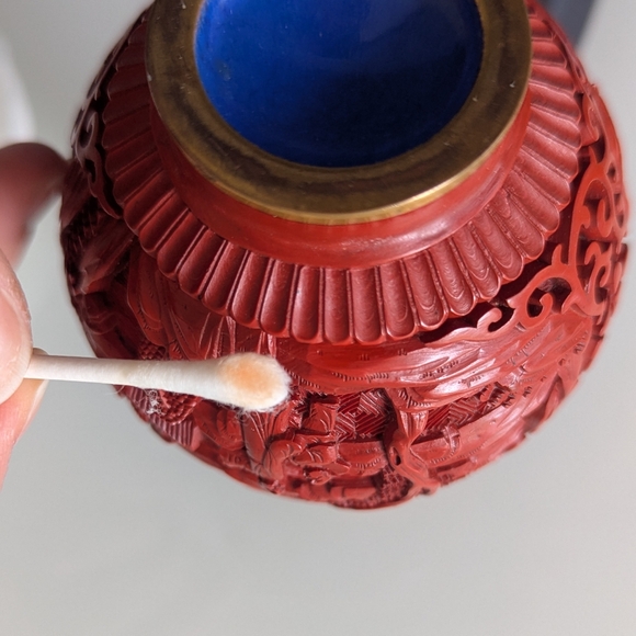 Vintage/Estate Red Carved Chinese Cinnabar Vase With Brass and Blue Enamel - Picture 17 of 17